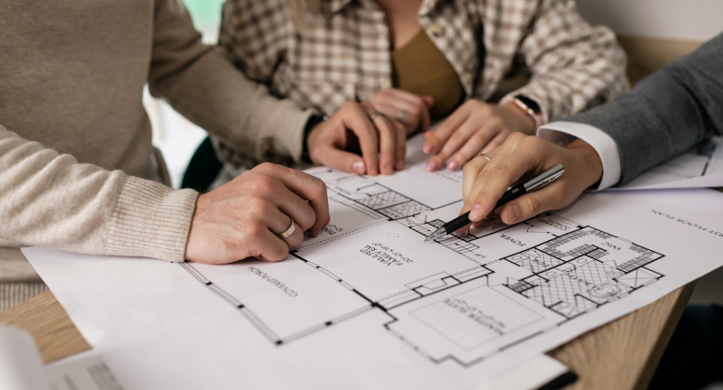 Bien vendu non conforme aux permis de construire : la responsabilité de l’agent immobilier est engagée